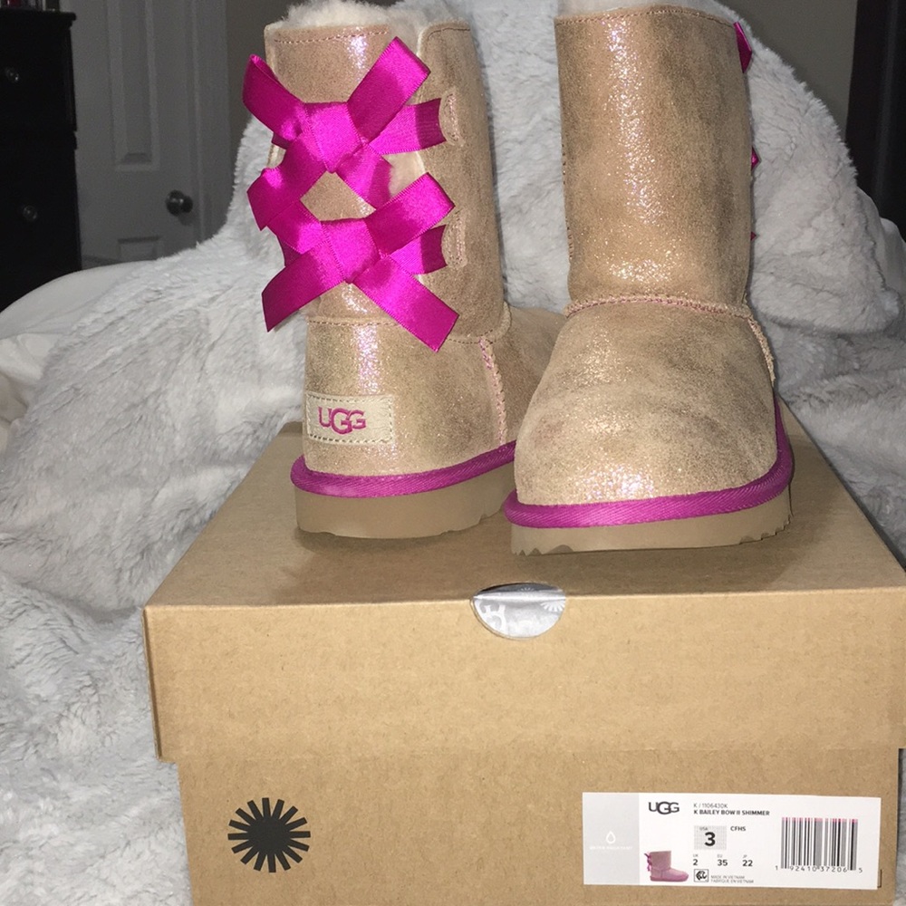 Girls UGG Bailey Bow II Shimmer boots